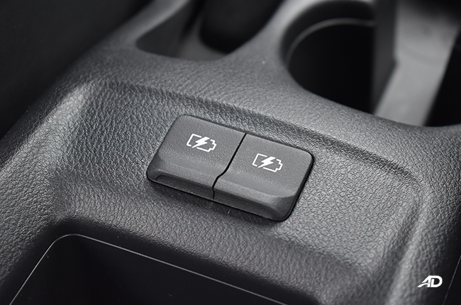 Nissan Almera interior USB charing ports