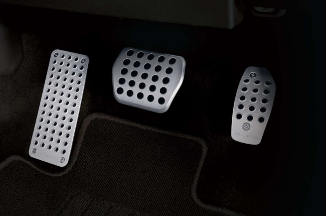 Nissan Almera Kuro GT 