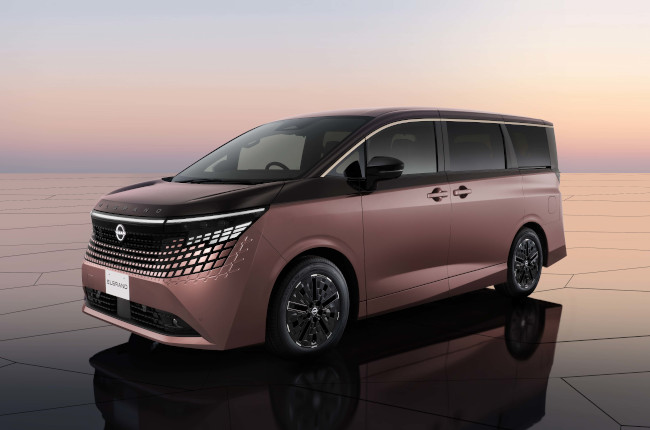 Nissan Elgrand Exterior 1