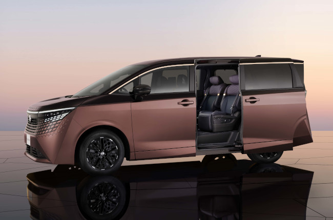 Nissan Elgrand Exterior 2