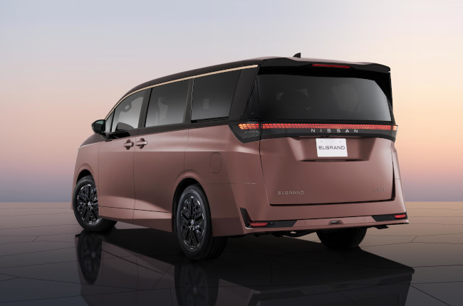 Nissan Elgrand Exterior 3