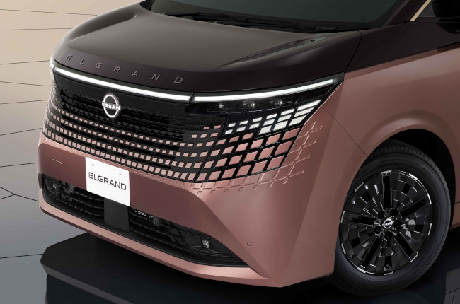 Nissan Elgrand Hood