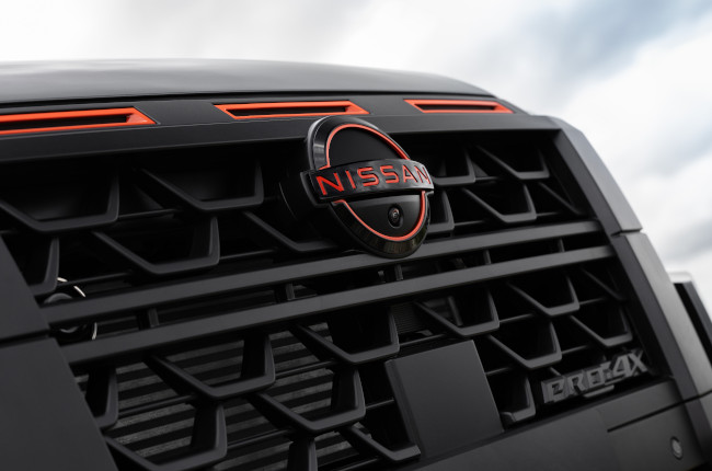 Nissan Navara Grille