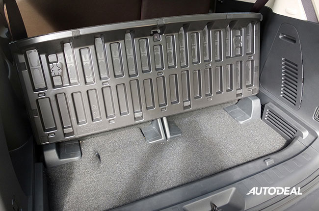 Nissan Terra Compartment