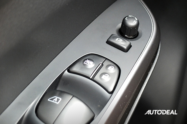 Nissan Terra Interior