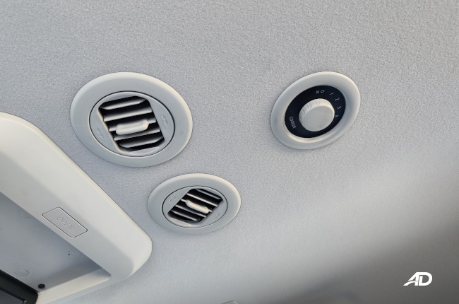 Nissan Terra VL 4x2 rear air conditioning vents 