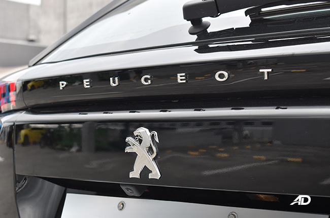 Peugeot 2008 exterior badging