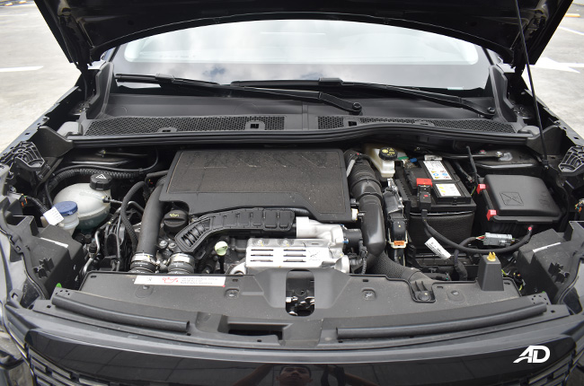 Peugeot 2008 exterior engine bay
