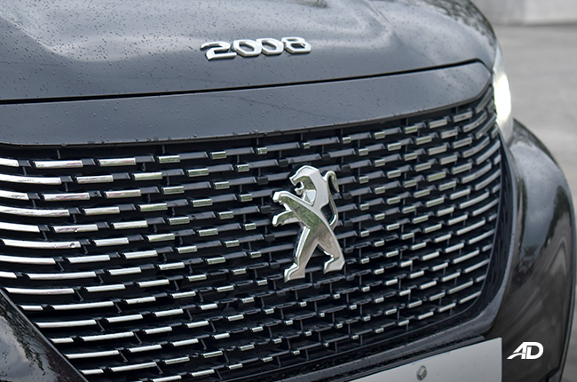 Peugeot 2008 exterior grille