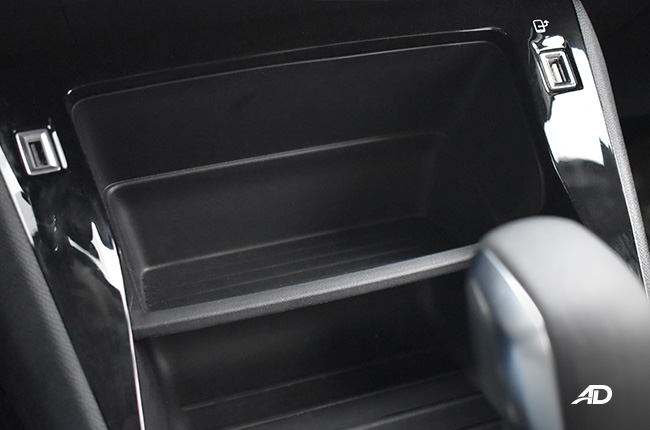 Peugeot 2008 interior center console storage