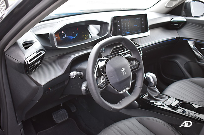 Peugeot 2008 interior driver's seat