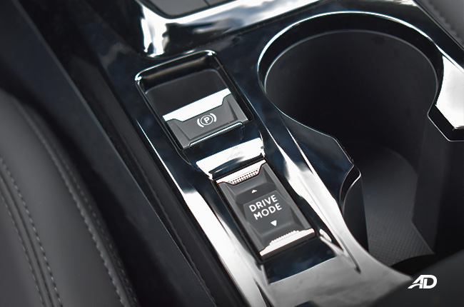 Peugeot 2008 interior electronic parking brake and drive modes