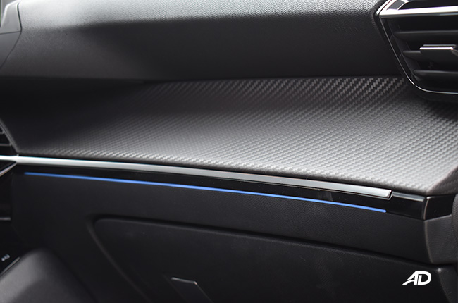 Peugeot 2008 interior mood lighting