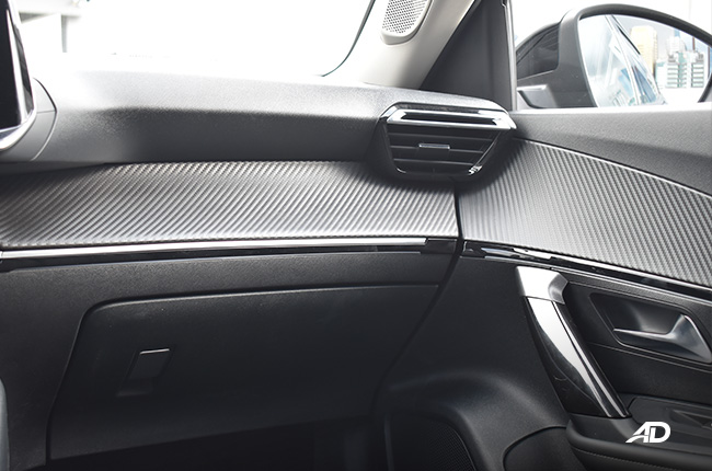 Peugeot 2008 interior passenger dashboard