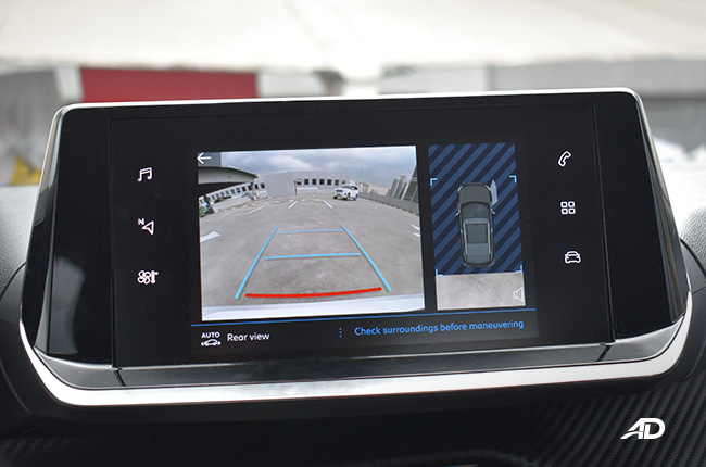 Peugeot 2008 interior reverse camera