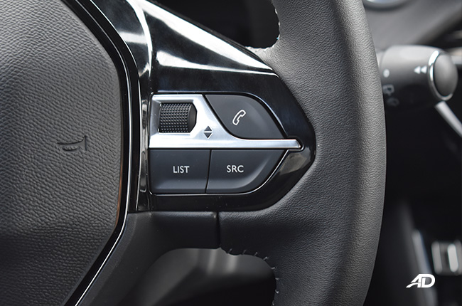 Peugeot 2008 interior steering wheel controls