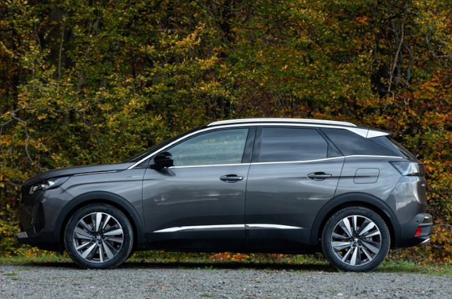 Peugeot 3008 Side Profile