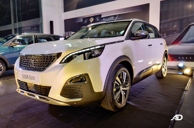 Peugeot 5008 Allure Exterior Front Quarter White 