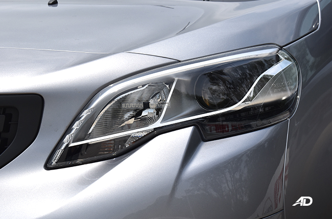 Peugeot Traveller Premium headlight
