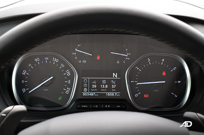 Peugeot Traveller Premium interior gauge cluster