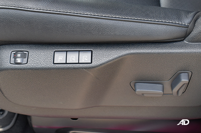 Peugeot Traveller Premium interior power seat