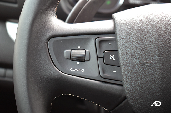 Peugeot Traveller Premium interior steering controls