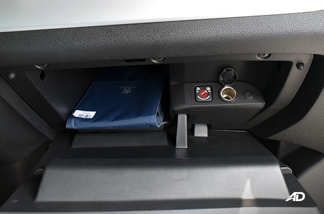 Peugeot Traveller Premium interior storage
