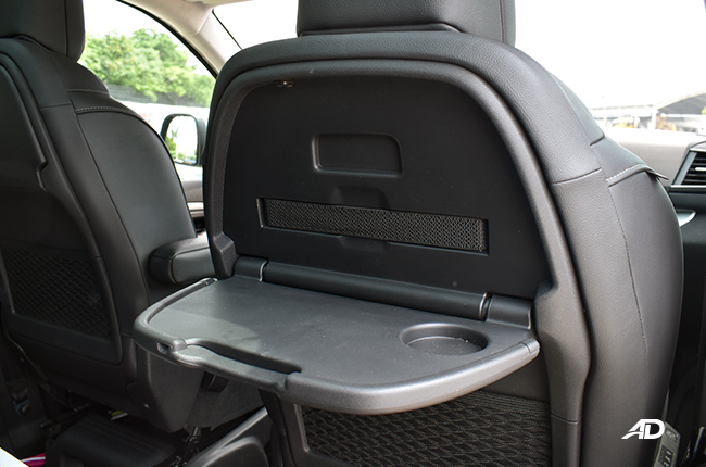 Peugeot Traveller Premium interior tray table