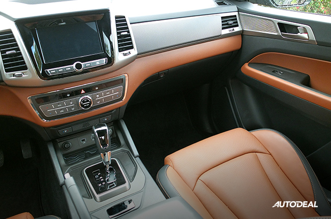 Ssangyong Musso interior 
