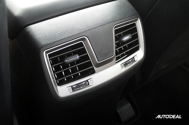 Ssangyong Musso interior 