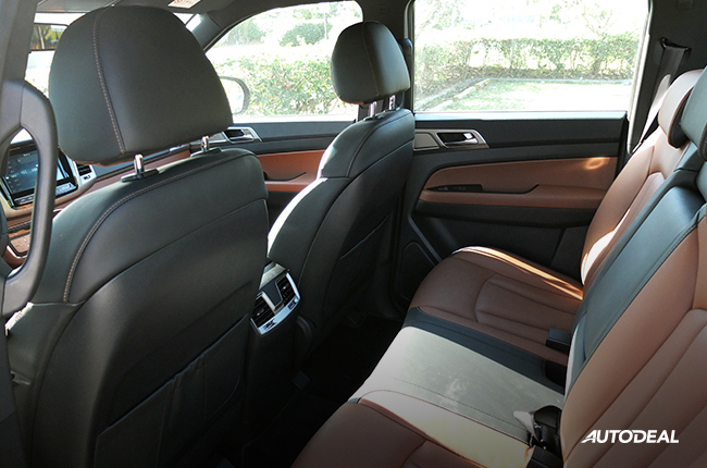 Ssangyong Musso interior 