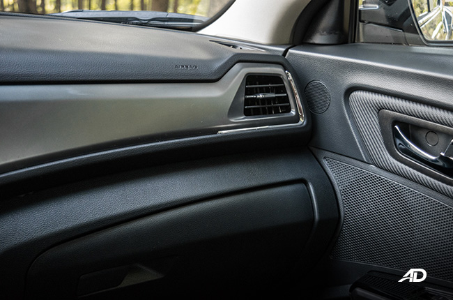 ssangyong tivoli diesel review road test dashboard details interior