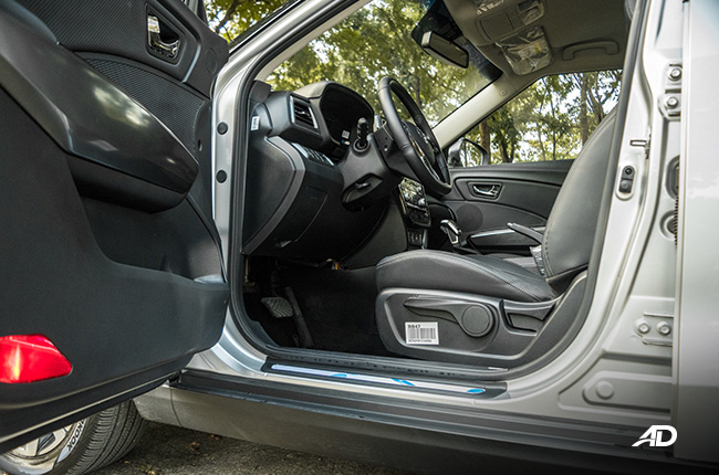 ssangyong tivoli diesel review road test front cabin legroom interior philippines