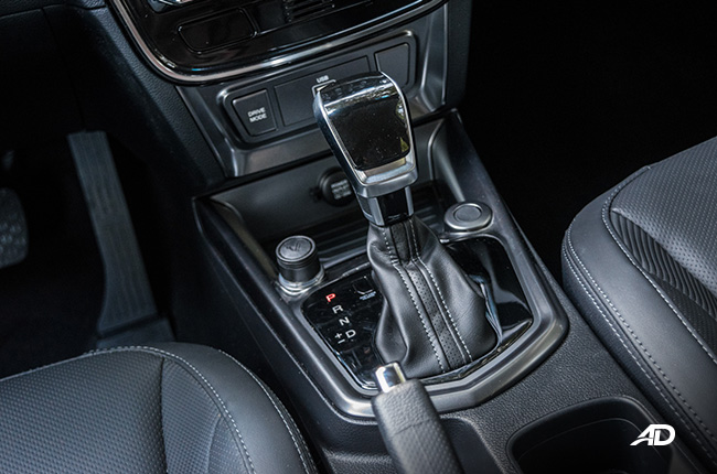 ssangyong tivoli diesel review road test gear lever shifter interior
