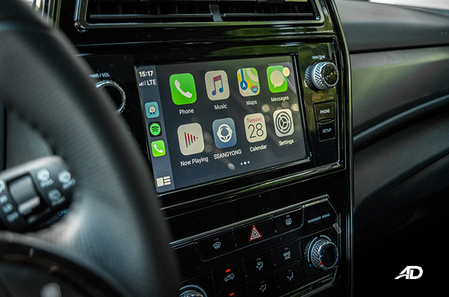 ssangyong tivoli diesel review road test infotainment touchscreen interior apple carplay 