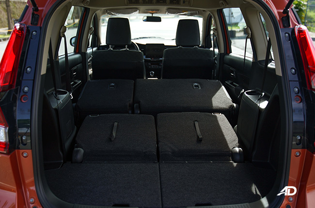 Suzuki XL7 interior fold flat seats