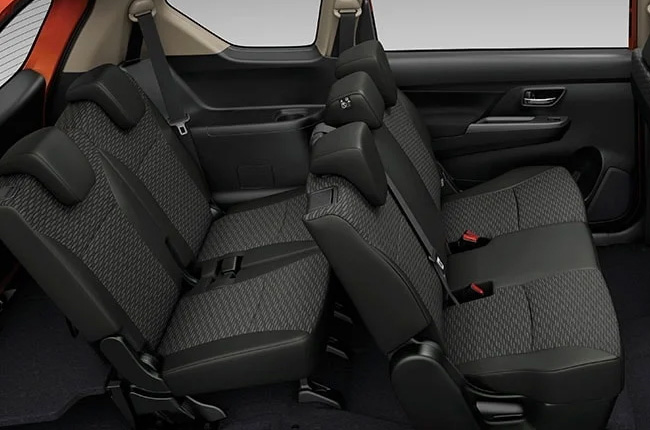 Suzuki XL7 seats