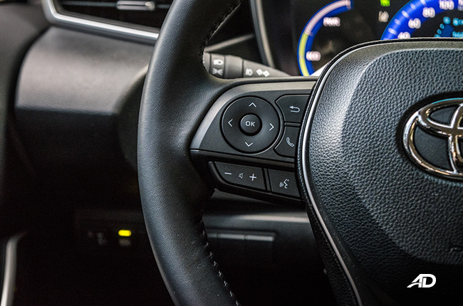 toyota corolla altis hybrid review road test audio controls interior