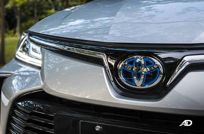 toyota corolla altis hybrid review road test blue badge exterior