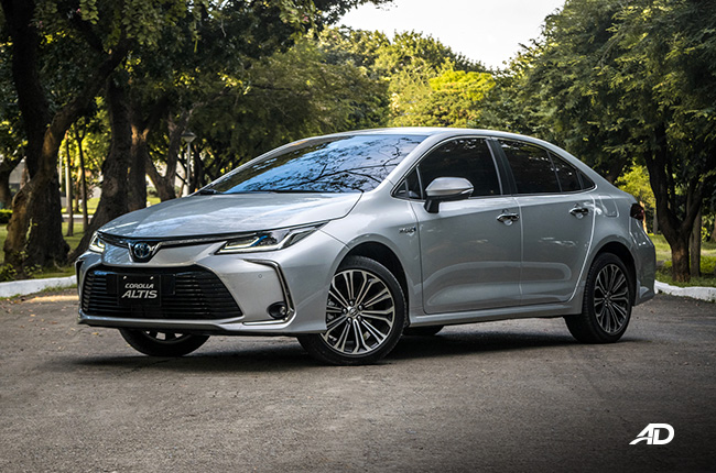 toyota corolla altis hybrid review road test front beauty shot exterior