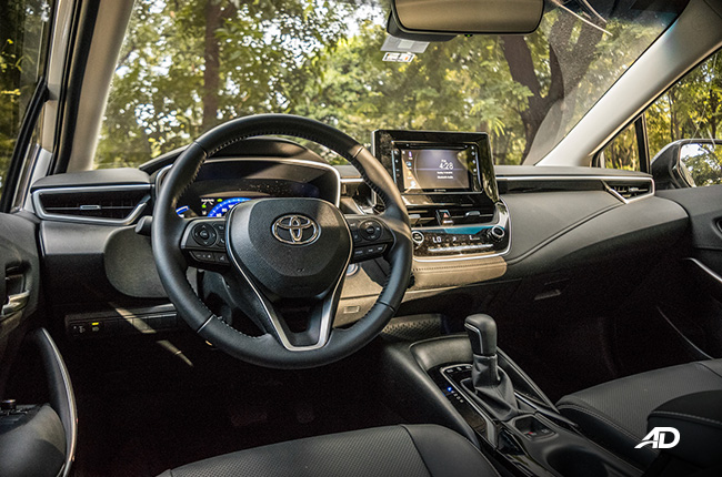 toyota corolla altis hybrid review road test front cabin interior philippines