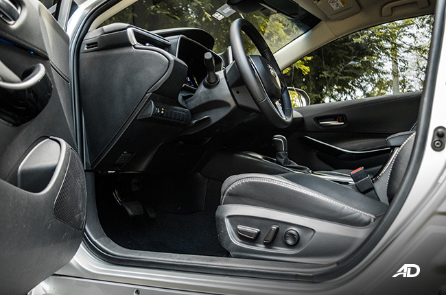 toyota corolla altis hybrid review road test front legroom interior philippines