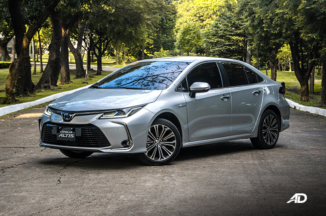 toyota corolla altis hybrid review road test front quarter exterior philippines
