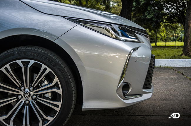 toyota corolla altis hybrid review road test front side exterior