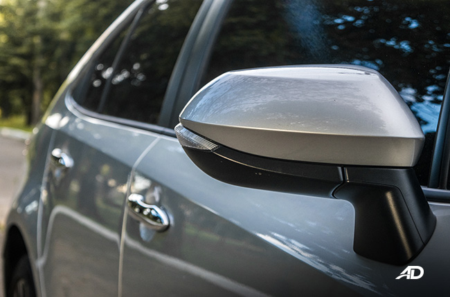 toyota corolla altis hybrid review road test side mirrors