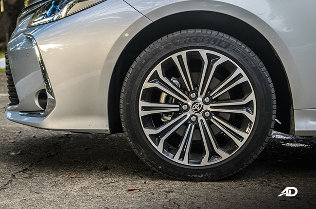 toyota corolla altis hybrid review road test wheels exterior