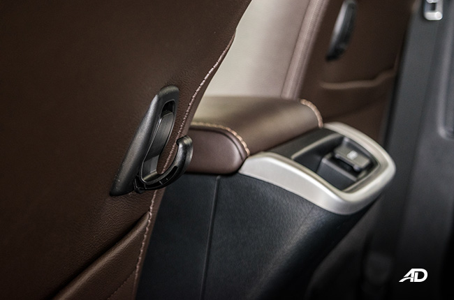 Toyota Fortuner 2.8 V 4x4 Diesel Cargo Hook and USB Ports