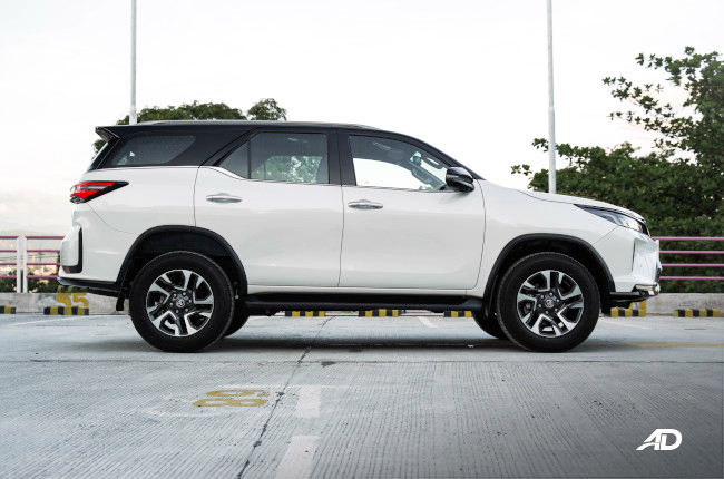 Toyota Fortuner Side 