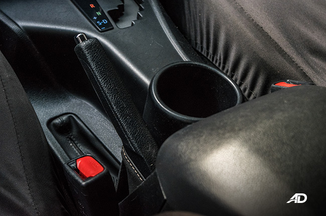 toyota innova e review road test cupholder interior philippines