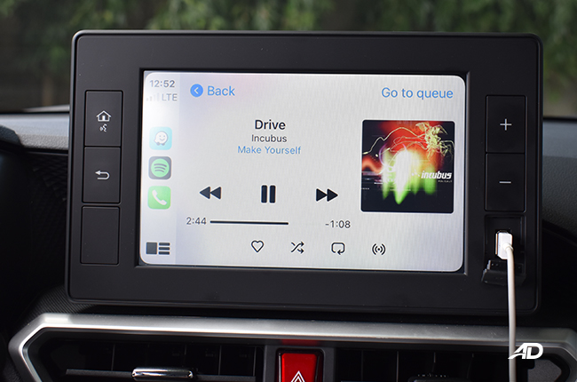 Toyota Raize 1.2 G CVT interior apple carplay